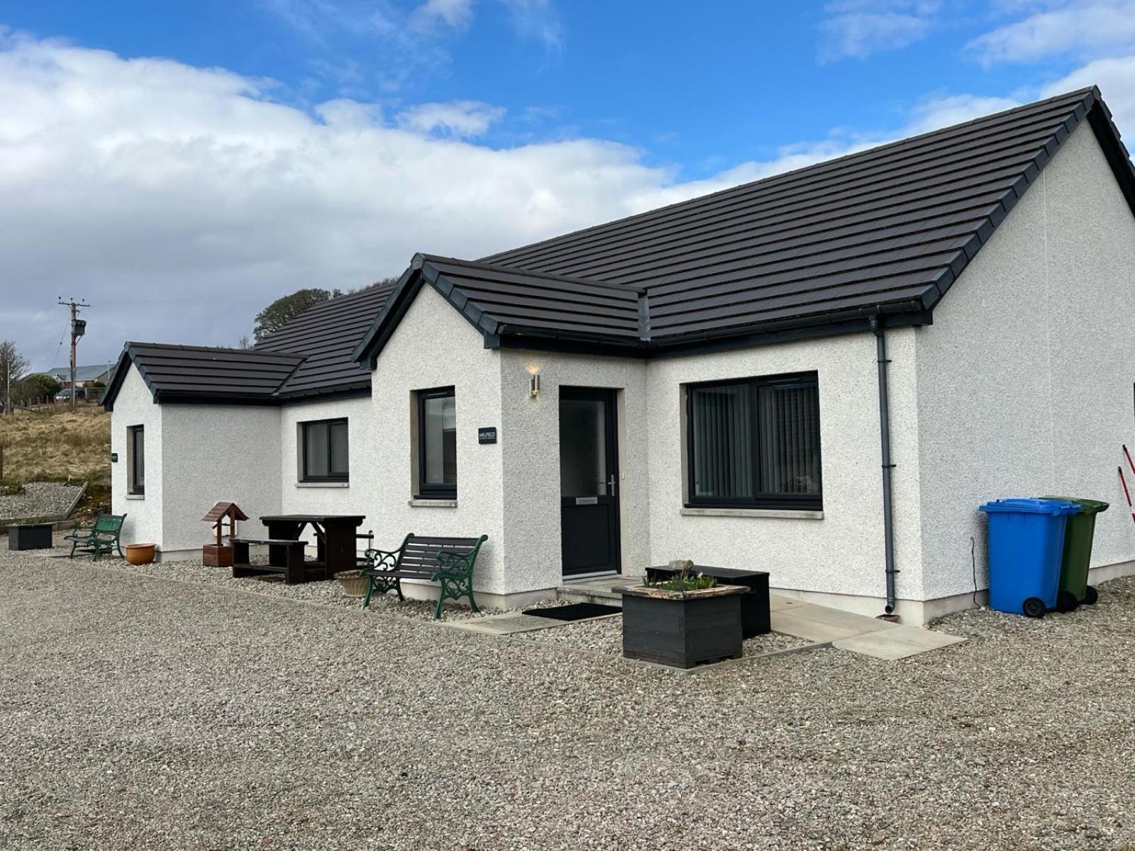 Highland Holiday Lets Lairg Exteriör bild